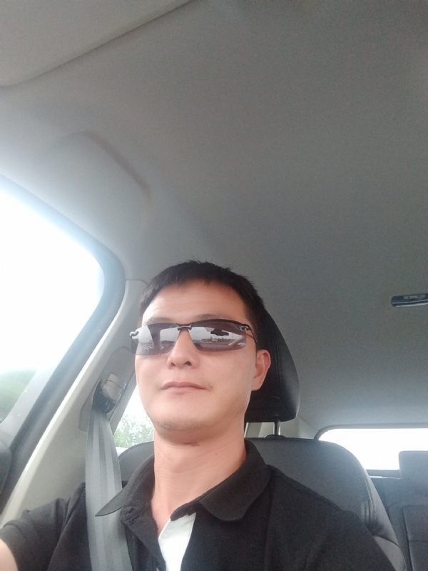 孤独的男人的第一张照片--浙江王婆说媒